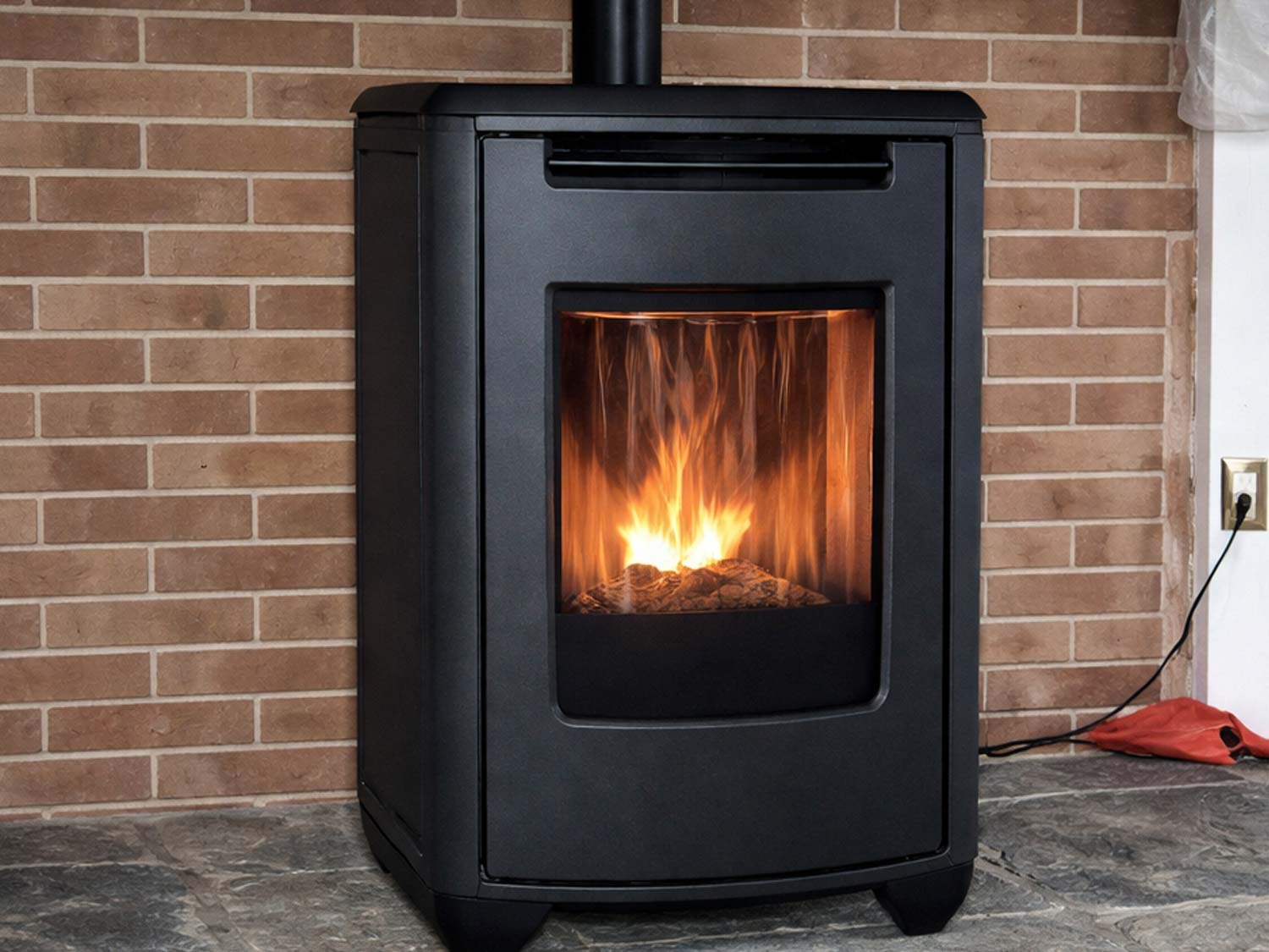 Installation poêle à granulés Carcassonne : Edilkamin Sense 8 kW à Lacabarède